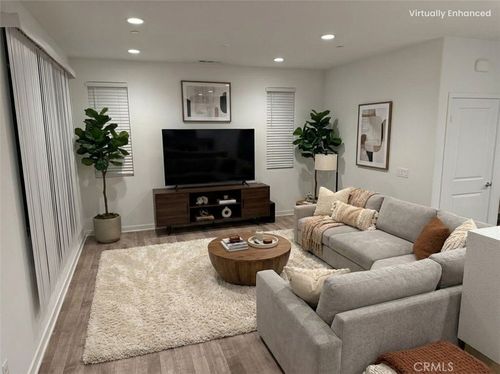 9504 N Corterra Ln, Panorama City, CA, 91402-7011 | Card Image