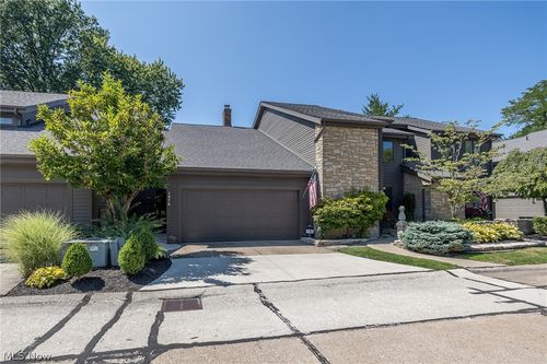 1070 Stonewood Ct, Westlake, OH, 44145-2807 | Card Image