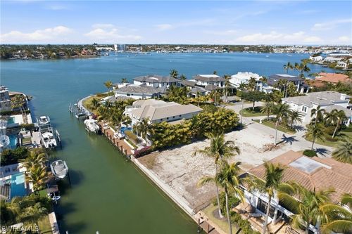 1670 Dolphin Ct, NAPLES, FL, 34102-1523 | Card Image