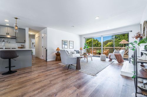 935 Regina Way, Pacifica, CA, 94044 | Card Image