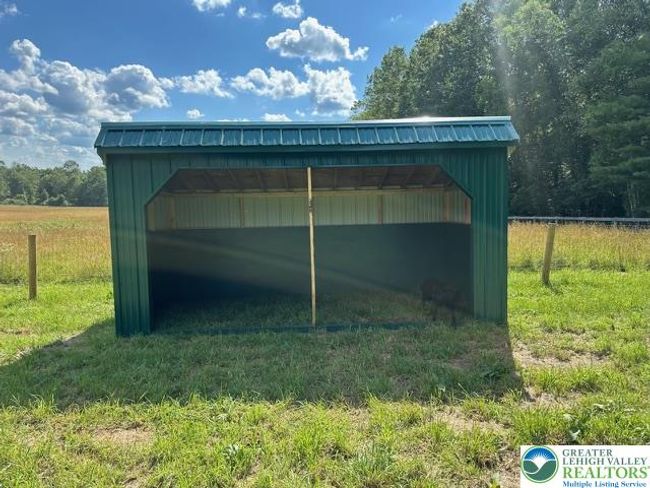 Brand New Run In for Horses/Animals | Image 50