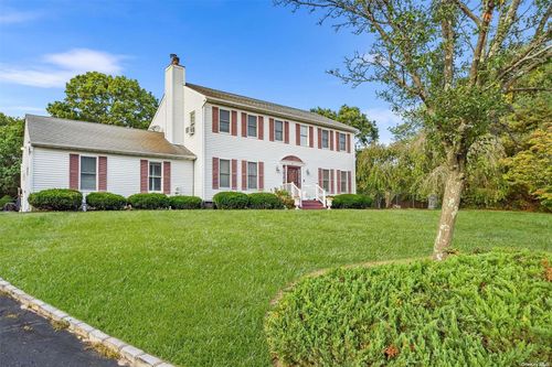 21 Victoria Ln, Manorville, NY, 11949-2031 | Card Image