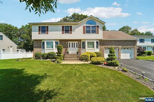 22 Brighton Trl, Parsippany, NJ, 07054-2343 | Card Image