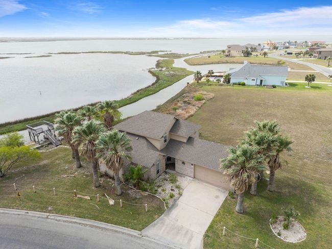 1022 Cape Velero Dr, House other with 3 bedrooms, 3 bathrooms and null parking in Rockport TX | Image 5