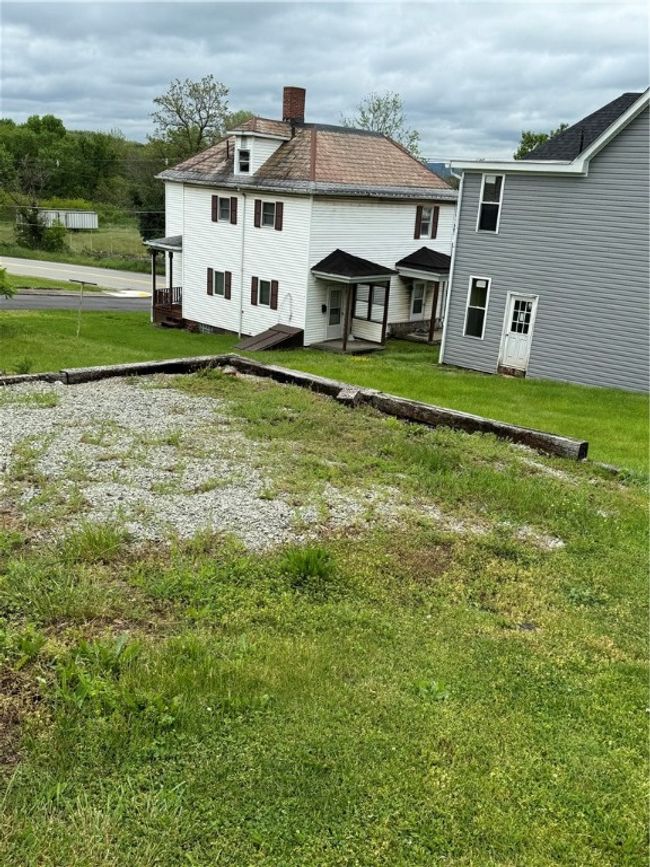 435 N Broadway St, House other with 3 bedrooms, 2 bathrooms and null parking in Scottdale PA | Image 5