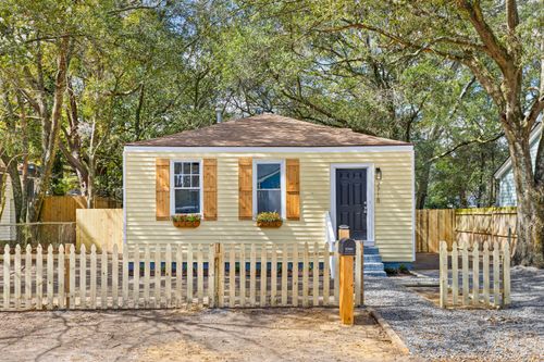 2718 E Surrey Dr, North Charleston, SC, 29405-5538 | Card Image