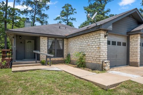 apt-a-114 N Kanaio Dr, Bastrop, TX, 78602-6358 | Card Image
