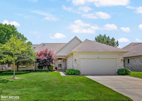 40134 Riverbend Dr, Sterling Heights, MI, 48310-7804 | Card Image