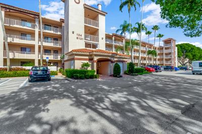 410 - 6121 Pointe Regal Circle, Condo with 2 bedrooms, 2 bathrooms and null parking in Delray Beach FL | Image 2