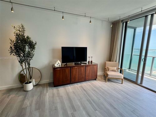 apt-2504-1300 Brickell Bay Dr, Miami, FL, 33131-3395 | Card Image