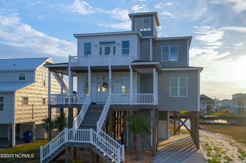 9035 W 9th St, Surf City, NC, 28445-8652 | Card Image