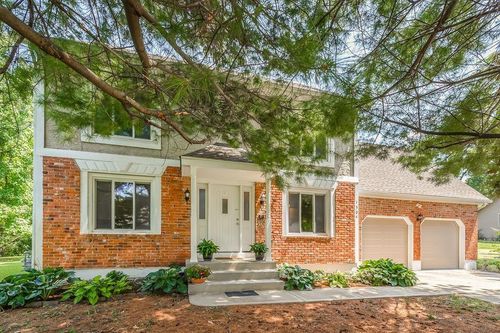 1504 Nw Weatherstone Dr, Blue Springs, MO, 64015-6363 | Card Image