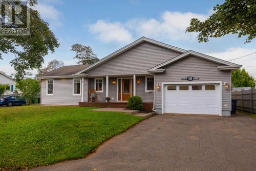 18 Newland Crescent, Charlottetown, PE, C1A4H5 | Card Image