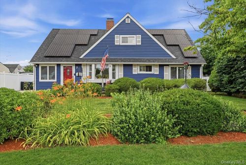 7 Disc Ln, Wantagh, NY, 11793-1811 | Card Image
