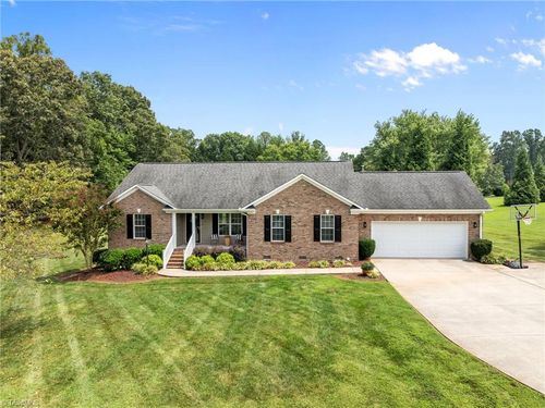 191 E Plantation Cir, Reidsville, NC, 27320-8359 | Card Image