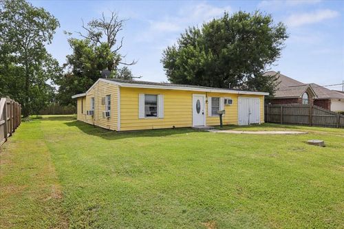 3811 Dunn St, Groves, TX, 77619-6313 | Card Image