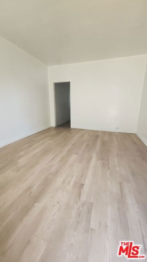1-10420 S Broadway, Los Angeles, CA, 90003 | Card Image