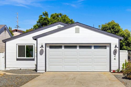 324 Shady Glen Dr, Fallbrook, CA, 92028-2702 | Card Image