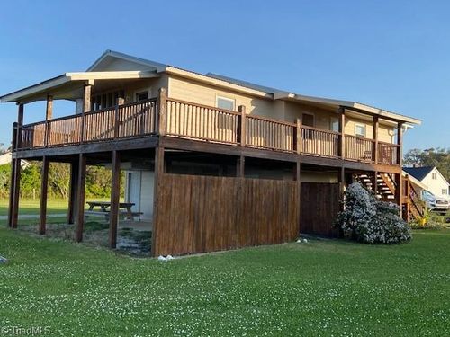 588 Island Rd, Harkers Island, NC, 28531-9603 | Card Image