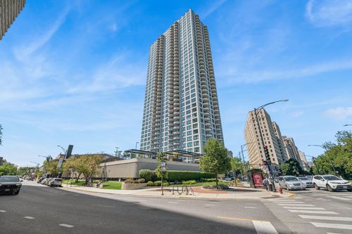24k-2020 N Lincoln Park W, Chicago, IL, 60614-3684 | Card Image