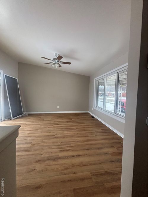 25638 Filmore St, Taylor, MI, 48180-2049 | Card Image