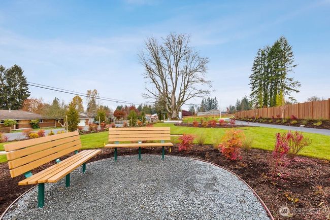 Community Park #1/Benches/ Picnic Table | Image 31