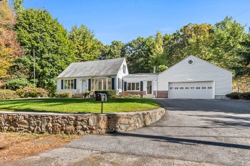 19 Fanning Lane, Smithfield, RI, 02828 | Card Image