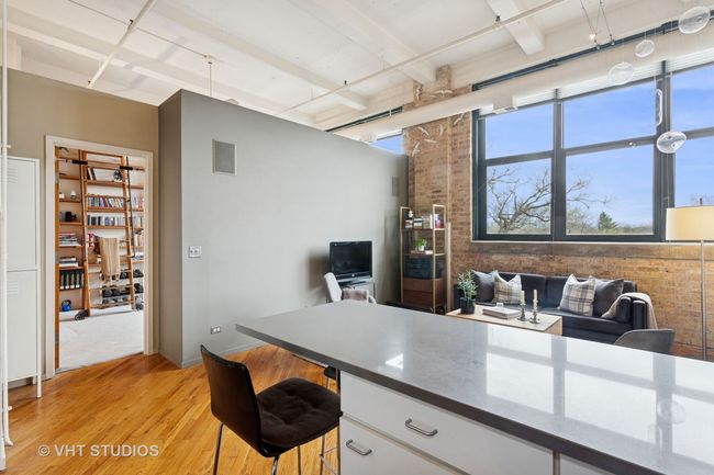 APT-305 - 601 Linden Pl, Condo with 2 bedrooms, 1 bathrooms and 1 parking in Evanston IL | Image 12