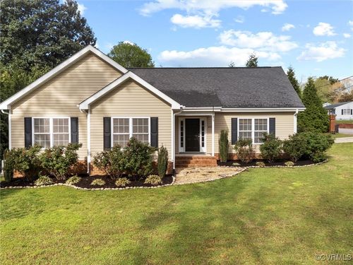 600 S Oak Hill Dr, Emporia, VA, 23847-2432 | Card Image