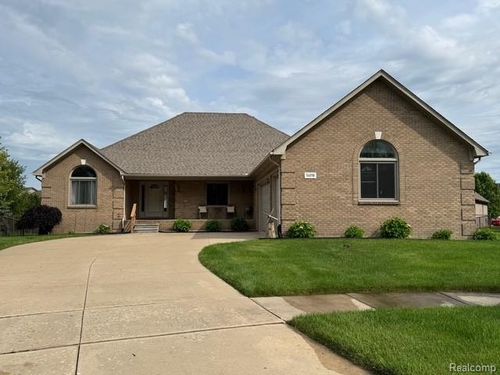 56098 Walker Ct, Macomb, MI, 48042-1143 | Card Image