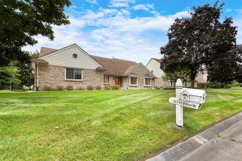 28755 Wilton Dr, Farmington Hills, MI, 48331-2335 | Card Image