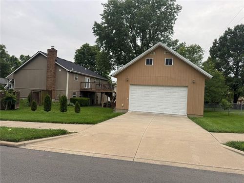 702 Deerfield St, Leavenworth, KS, 66048-5541 | Card Image