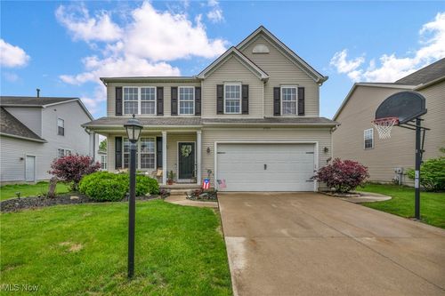 27374 Wheaton Pl, Olmsted Twp, OH, 44138-4224 | Card Image