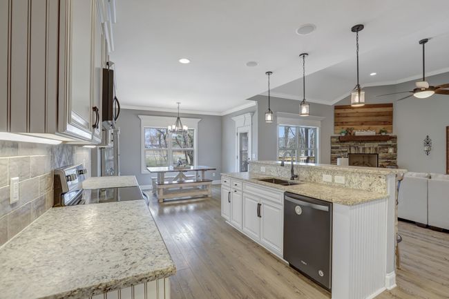 653 Josef Cir, House other with 4 bedrooms, 3 bathrooms and 2 parking in Columbia TN | Image 6