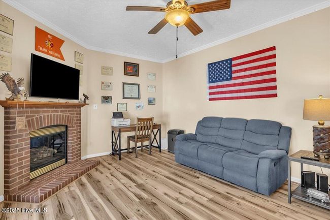 FAMILY ROOM | Image 11