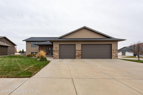 2433 4th Street W, Dickinson, ND, 58601 | Card Image