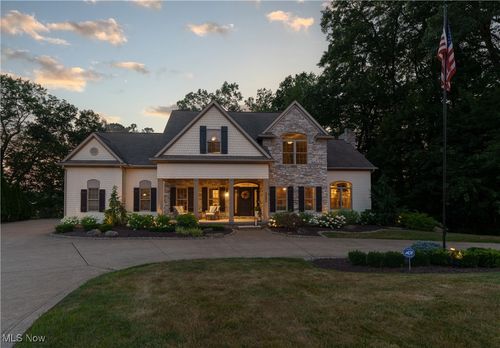 3595 Vineyard Ave Nw, Canton, OH, 44708-5884 | Card Image