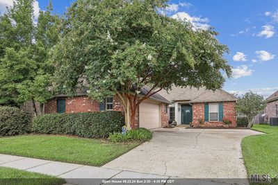 8672 Foxfield Dr, House other with 3 bedrooms, 2 bathrooms and null parking in Baton Rouge LA | Image 1