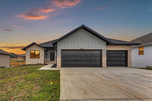 675 W Castor Loop, Nixa, MO, 65714-4285 | Card Image