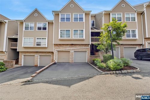 516 Windsor Drive, Palisades Park, NJ, 07650 | Card Image