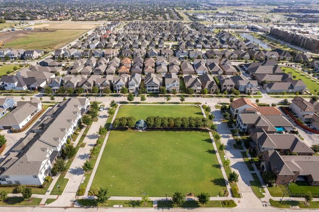 Aerial view with a residential view | Image 40