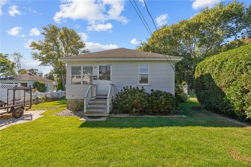 32 Crandall Ave, Westerly, RI, 02891-5347 | Card Image