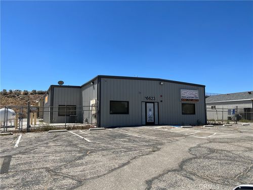 16623 Yucca St, Hesperia, CA, 92345-6022 | Card Image