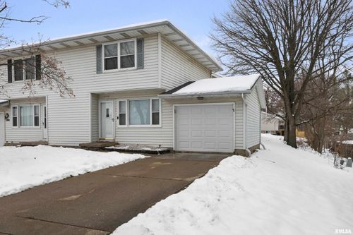2130 E 38th St, Davenport, IA, 52807-1135 | Card Image