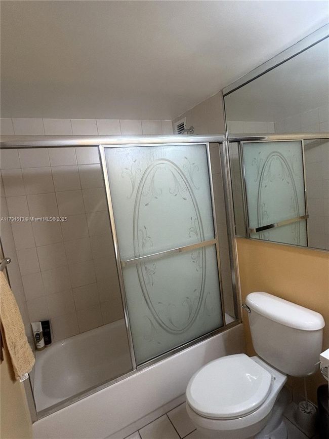 APT-434 - 5401 Collins Ave, Condo with 2 bedrooms, 2 bathrooms and null parking in Miami Beach FL | Image 14