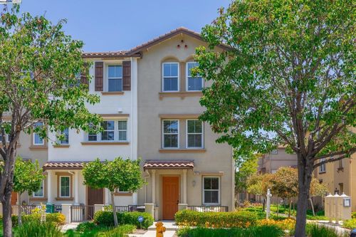 1062 Martin Luther King Dr, Hayward, CA, 94541-4307 | Card Image