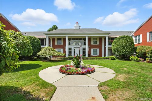 19710 W 13 Mile Rd, Beverly Hills, MI, 48025-5166 | Card Image