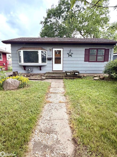 921 8th Street Se, Mason City, IA, 50401 | Card Image