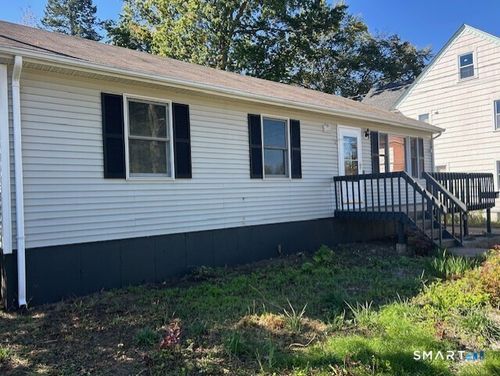 35 Chapman St, East Hartford, CT, 06108-2102 | Card Image