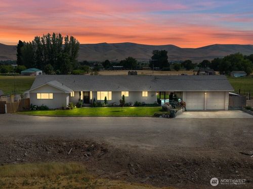 7802 Hicks Rd, Grandview, WA, 98930-9128 | Card Image